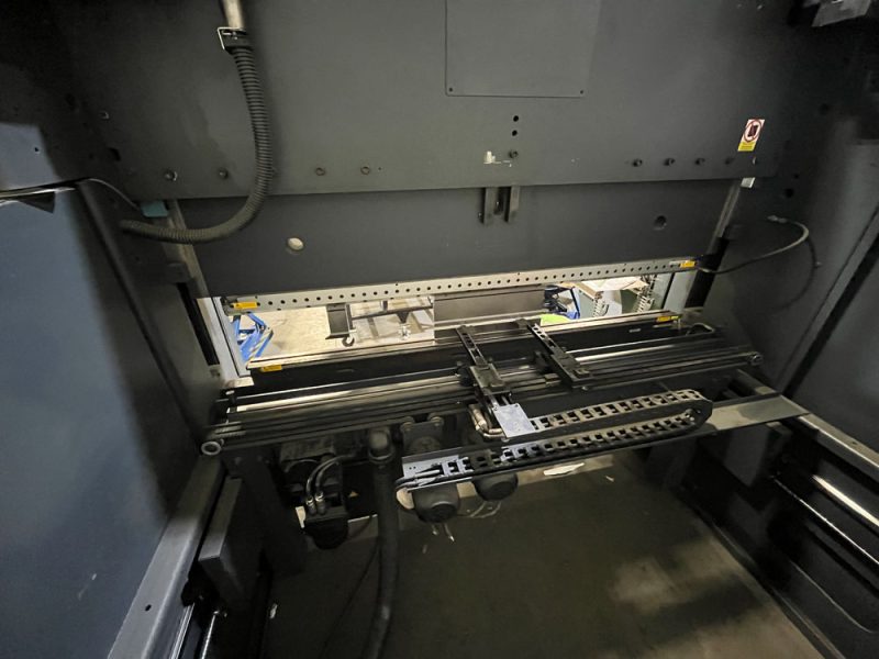 Interior detail of a Safan Darley E-BRAKE B press brake showing the backgauge area.