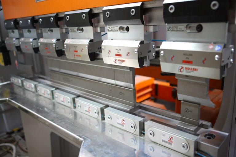 RYTECH press brake software integration: Delem offline programming + OSHA presence-sensing setup for uptime